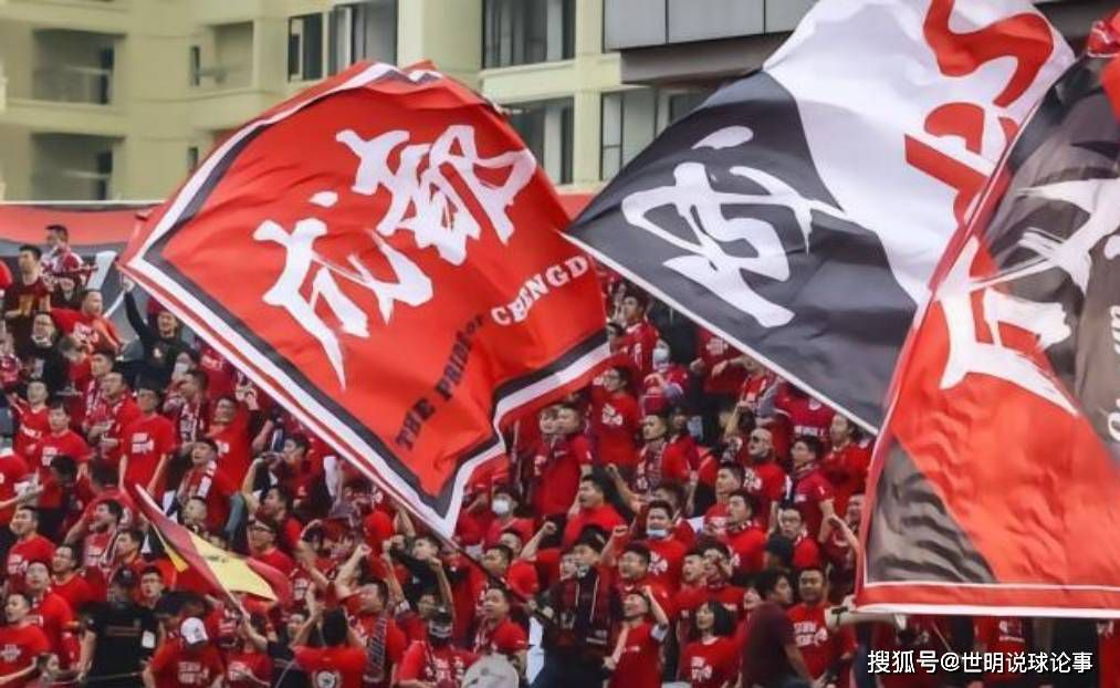 王丹妮在拍摄现场的表现也勾起了他当年拍摄《胭脂扣》时的种种记忆